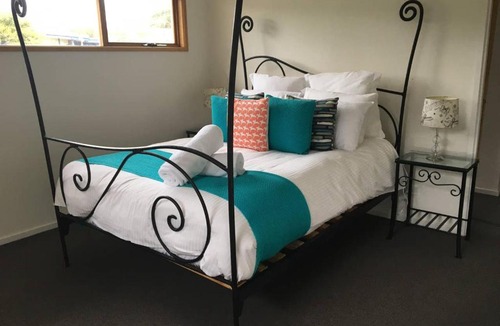 Capel Sound House | Quiet, Cosy and Quirky in Capel Sound...Fits Boat