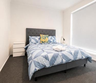 Whittington House | Quiet Geelong Getaway Family Friendly