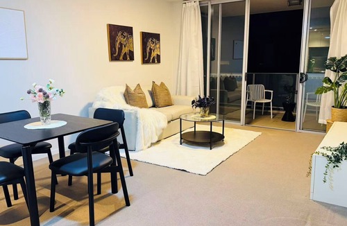 Greenwich Apartment | Quiet Greenwich Retreat | Near RNS Hospital & TAFE