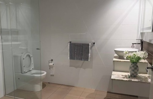 Greenwich Apartment | Quiet Greenwich Retreat | Near RNS Hospital & TAFE
