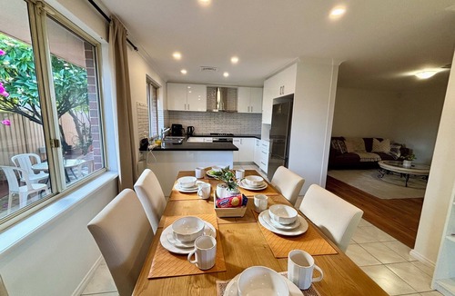 Yokine House | Quiet Leafy Retreat- 10 minutes to