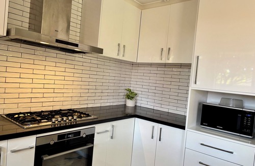 Yokine House | Quiet Leafy Retreat- 10 minutes to