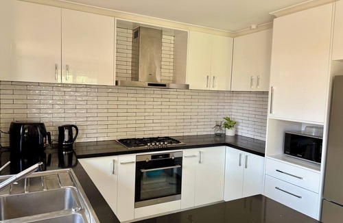 Yokine House | Quiet Leafy Retreat- 10 minutes to