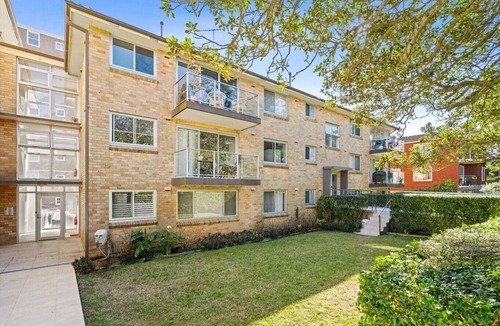 Manly Apartment | Quiet Little Manly 3 min walk Beaches Level Access
