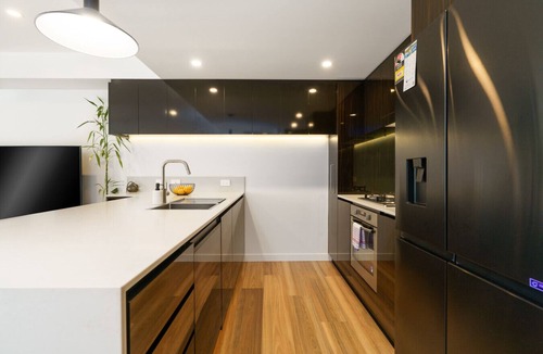 Reid Apartment | Quiet Modern Apartment in Prime Location