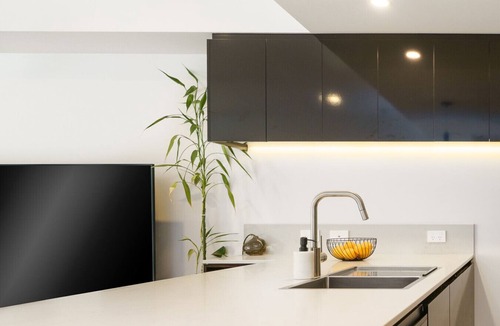 Reid Apartment | Quiet Modern Apartment in Prime Location