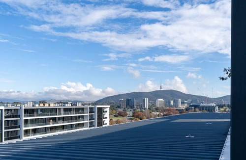 Reid Apartment | Quiet Modern Apartment in Prime Location