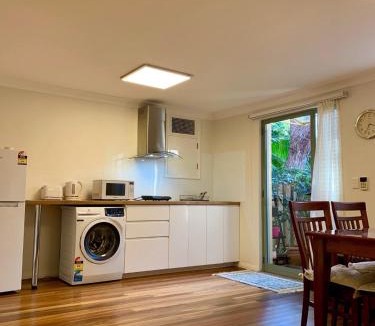 Chatswood Apartment | Quiet Private Independent
