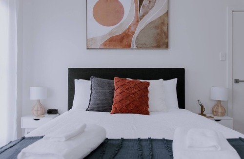 Central Mudgee House | Quiet relaxing Location,2 Bedroom 2 Bathroom Guesthouse.Walking distance to CBD.