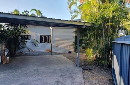 Millner House | Quiet tropical guest house