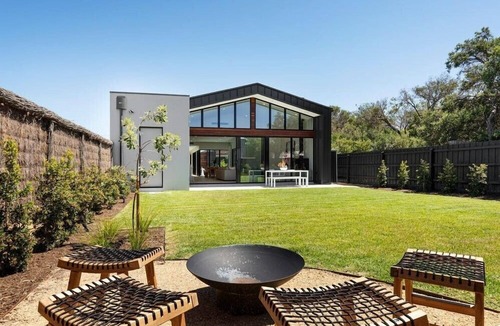 Sorrento House | Quietly positioned close Sorrento village and beach - (sleeps 10)