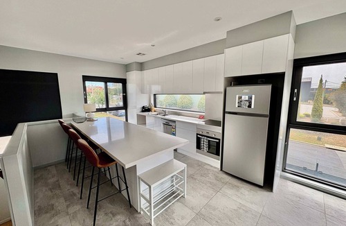 Queanbeyan West Apartment | Quite and large 2 bedroom - Sleeps 6 - 2 bathrooms