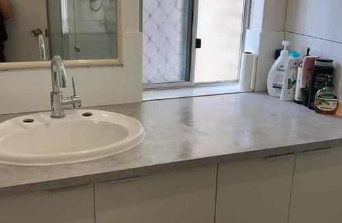 Maddington House | R4 Bright Spacious Room near Perth Airport with AC