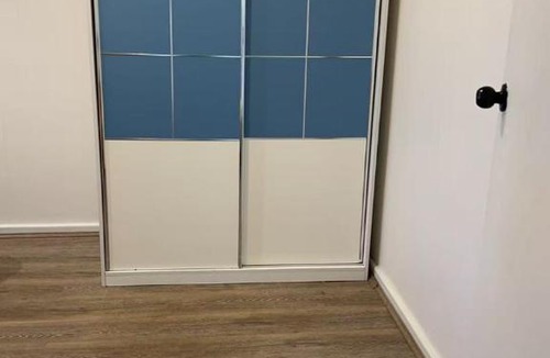 Maddington House | R4 Bright Spacious Room near Perth Airport with AC