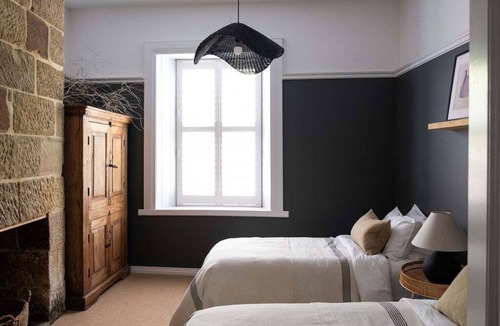 Oatlands House | Raffah House I Oatlands circa 1840s historical stay