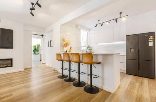 Windsor Apartment | Raleigh Escape - Urban Comfort near Albert Park Lake