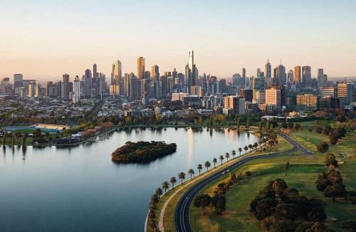 Windsor Apartment | Raleigh Escape - Urban Comfort near Albert Park Lake