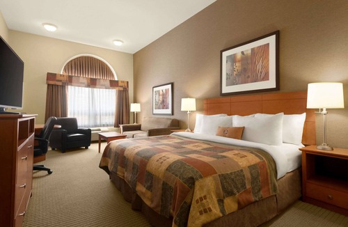 Drayton Valley Hotel | Ramada by Wyndham Drayton Valley