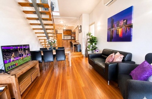 West Melbourne House | Rare 3 Parking! Amazing City Views, CBD at Doorsteps, 3BR2B Beautiful Terrace