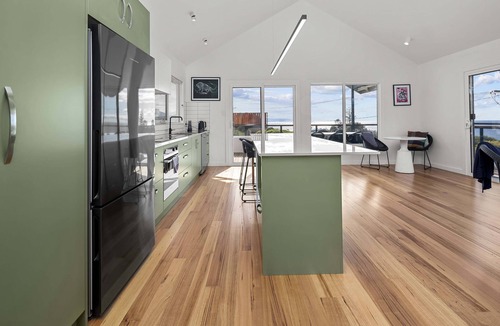 Bicheno Apartment | RARE Views - Diamond Skies - Incredible!