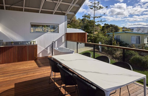 Bicheno Apartment | RARE Views - Diamond Skies - Incredible!