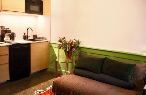 Carlton South Apartment | RATHDOWNE RETREAT - Your inner city Carlton sanctuary!