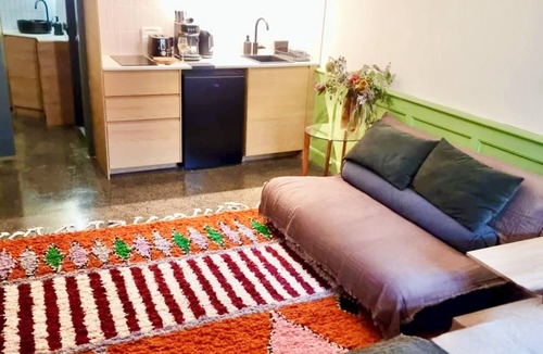 Carlton South Apartment | RATHDOWNE RETREAT - Your inner city Carlton sanctuary!