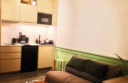 Carlton South Apartment | RATHDOWNE RETREAT - Your inner city Carlton sanctuary!
