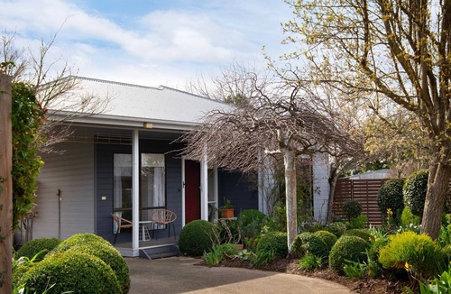 Daylesford House | Raven Cottage- gorgeous gardens and cosy fire