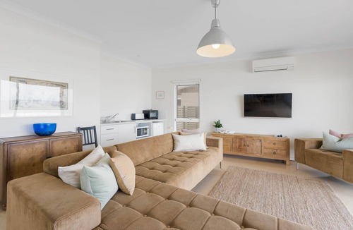 Middleton House | RAY'S BEACHHOUSE - Best Sea Views in Middleton