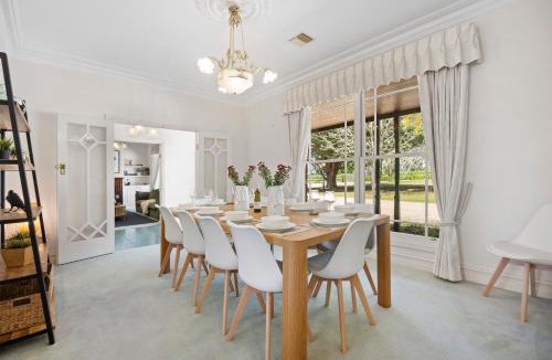 Moorooduc House | Raygold Park Equestrian Accommodation plus Pool House