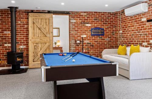 Moorooduc House | Raygold Park Equestrian Accommodation plus Pool House