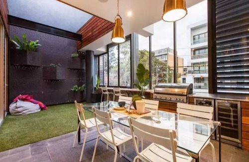 Prahran Apartment | ReadySet Apartments at Glasshouse
