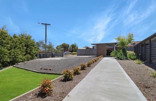 Grovedale Hotel | Recharge in Waurn Ponds