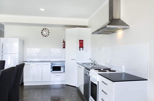 Melville Apartment | Red Door Retreat - Dog Friendly - Off peak special!