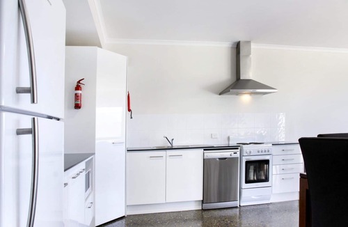 Melville Apartment | Red Door Retreat - Dog Friendly - Off peak special!