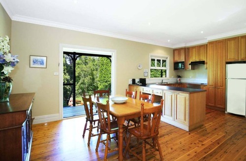 Bellawongarah House | Red Hill - Relax And Rejuvenate