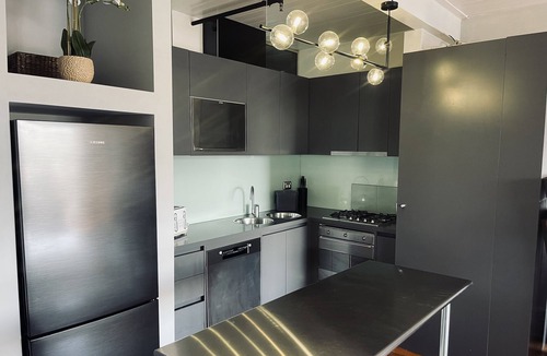 Windsor Apartment | Red Tuilp Apartments - Industrial Chic in the Heart of Prahran