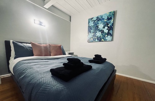 Windsor Apartment | Red Tuilp Apartments - Industrial Chic in the Heart of Prahran