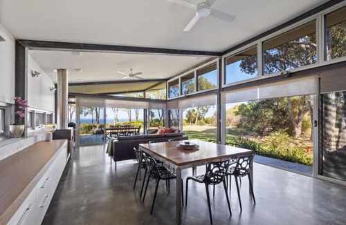Redgate House | Redgate Beach House with Private Tennis Court