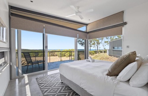 Redgate House | Redgate Beach House with Private Tennis Court