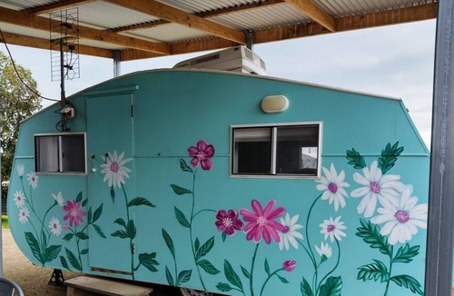 Tiparra House | Redwing Farm's Little Patty Vintage Van