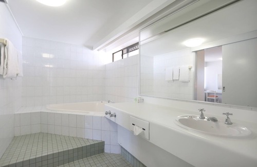 West Mackay Hotel | Reef Resort Motel