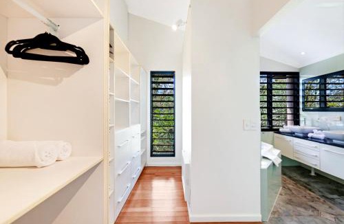 Nightcliff Villa | Reef Villa - A Sprawling Waterfront Oasis
