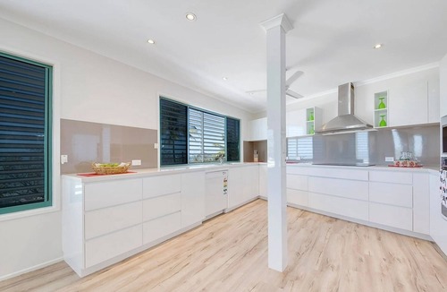 Lammermoor House | Reel Em Inn @ Cooee- Pool and Ocean Views