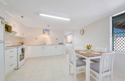 Lammermoor House | Reel Em Inn @ Cooee- Pool and Ocean Views