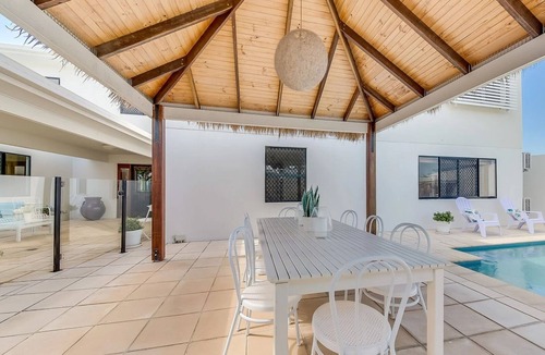 Lammermoor House | Reel Em Inn @ Cooee- Pool and Ocean Views
