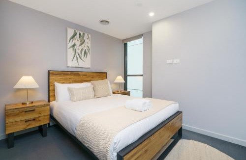 Kingston Apartment | Refined Kingston Apartment, Foreshore Lake Access - Hosted by Canstay