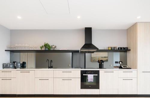 Kingston Apartment | Refined Kingston Apartment, Foreshore Lake Access - Hosted by Canstay