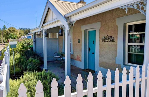 Moonta Cottage | Refurbished miners cottage 5 min from Moonta Bay + free internet